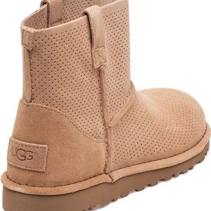 New WithOUT Box Ugg Tan Perforated Suede Boot,Size 6